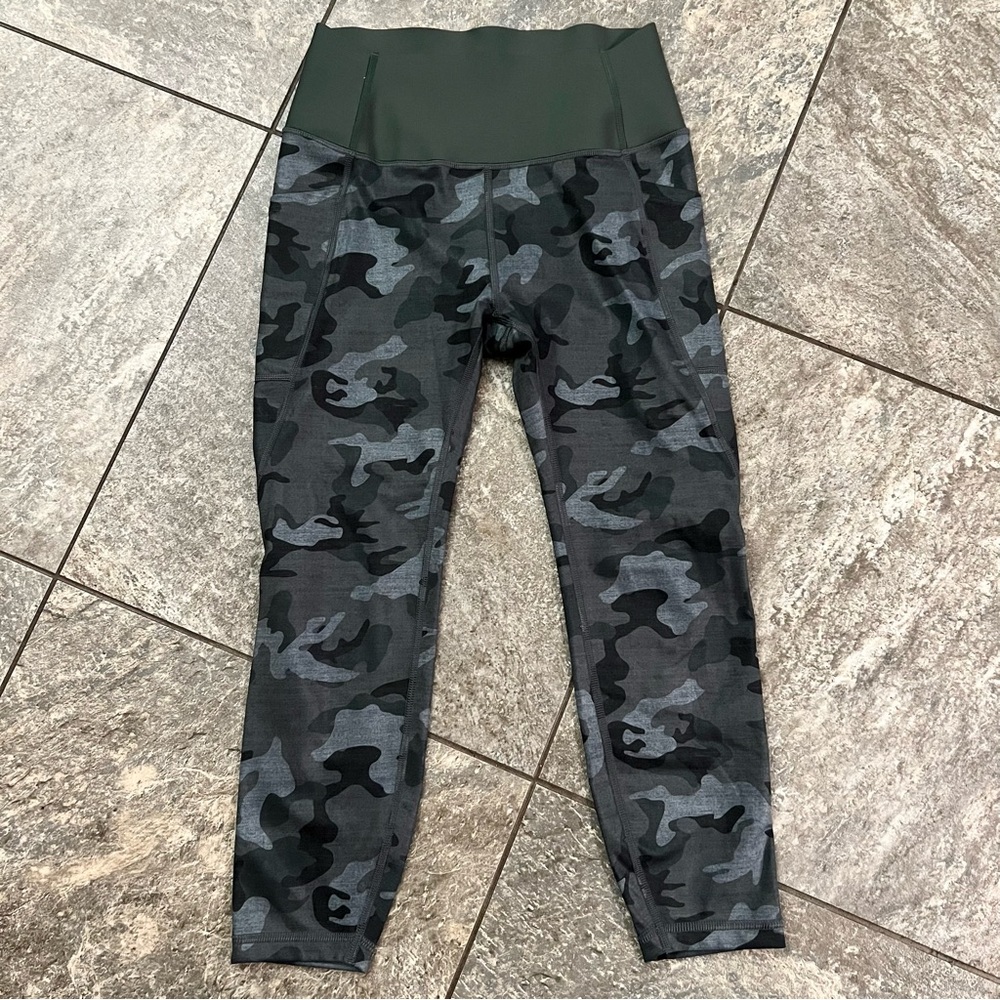 GAP Sculpt Revolution 7/8 Camp Print Leggings